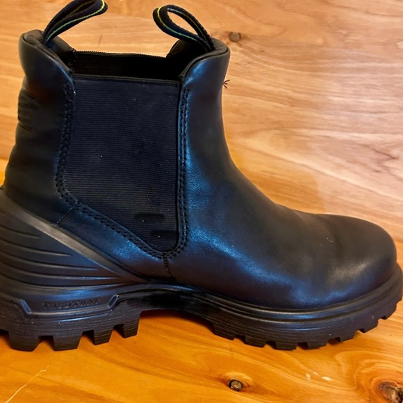 ECCO Women's Tredtray Black Leather Chelsea Boot! - Picture 14 of 15